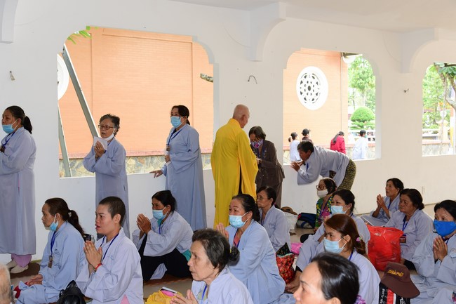 Giving gifts to oncology  patients attending One Day Retreat